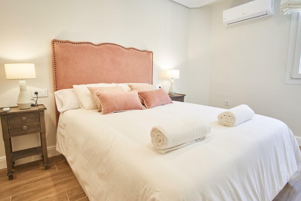 Arjona Riverside Central Deluxe By Valcambre เซบีญา ภายนอก รูปภาพ