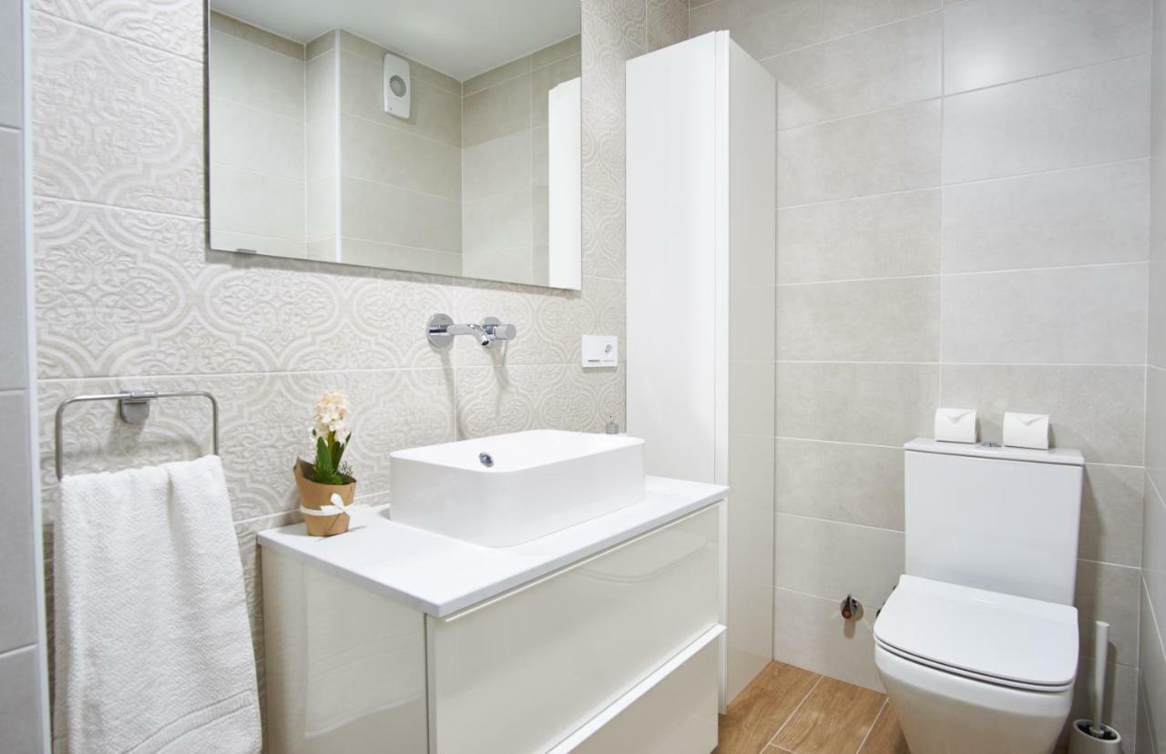 Arjona Riverside Central Deluxe By Valcambre เซบีญา ภายนอก รูปภาพ